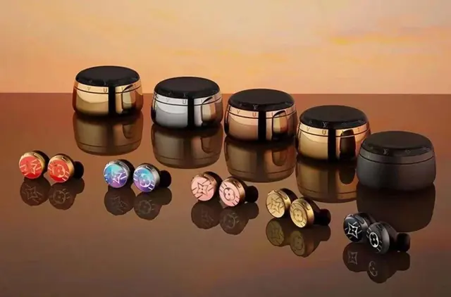 Louis Vuitton Horizon Earbuds product photo